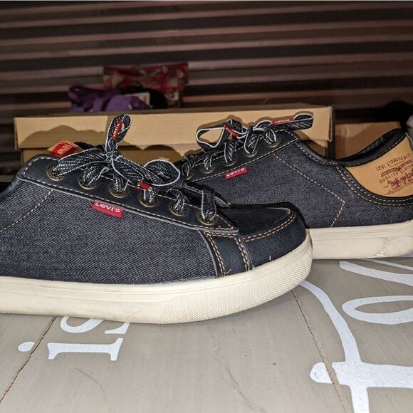 New in the box Men's Levis size 8 tennis shoes - Picture 7 of 12